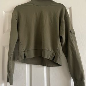 Long sleeve athletic shirt